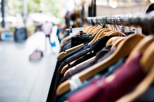 O tânără a furat haine dintr-un magazin din Constanța