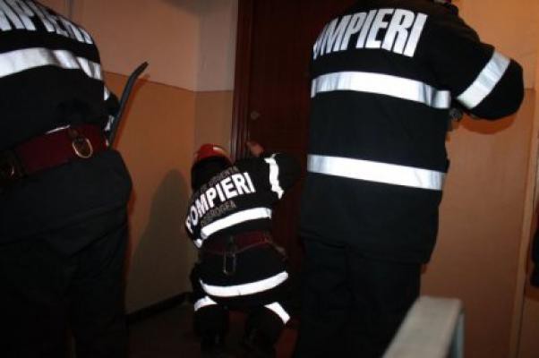 DEBLOCARE DE UȘĂ în Constanța: un bărbat găsit căzut în casă!