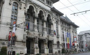Primăria Capitalei vrea să dea bani bucureștenilor să își cumpere mașini noi. Ce tipuri de motorizări sunt excluse