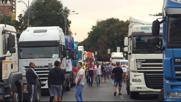 Societăţile de asigurări se judecă cu statul român pentru preţurile mici impuse la poliţele RCA