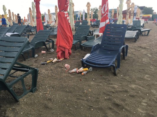 VIDEO! Stațiunea Mamaia: un imens coș de GUNOI