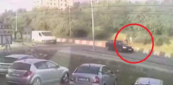 Bărbat ATACAT în plină stradă, în Mamaia VIDEO