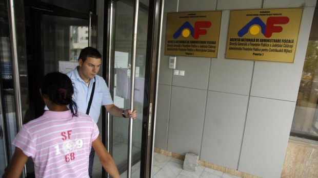 Peste 734.000 de contribuabili persoane fizice au depus declaraţia unică. Online - peste 256.000