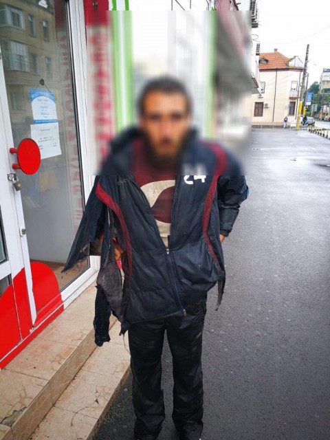 Acţiuni pentru combaterea cerşetoriei, la Constanţa: Banii cerşetorilor, confiscaţi de poliţiştii locali!