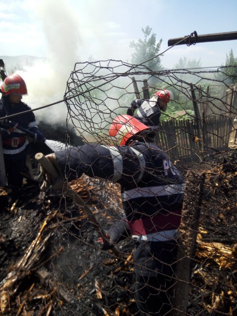 Incendiu în curtea unei locuințe din Tulcea!