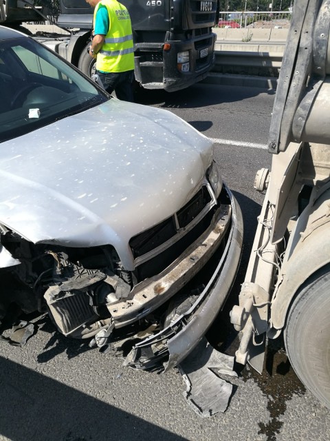 Accident rutier pe podul IPMC: a intrat în coliziune cu o cisternă!