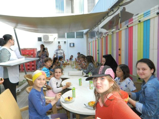 Atelier de pictură icoane pe sticlă la biserica „Nașterea Maicii Domnului” din Mangalia