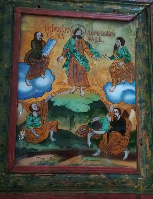 Schimbarea la Față a Domnului, într-o icoană veche pe sticlă, expusă la Muzeul de Artă Populară Constanța