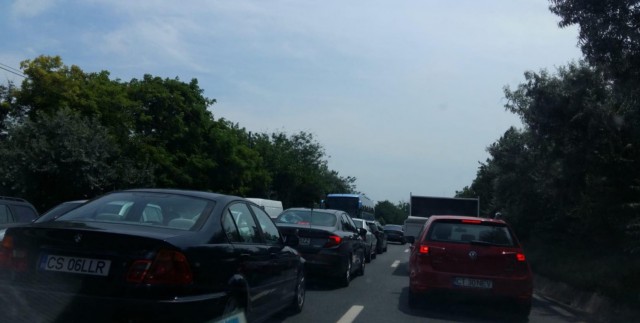Trafic îngreunat între Agigea și Eforie Sud din cauza unui accident între un autocar și patru autoturisme
