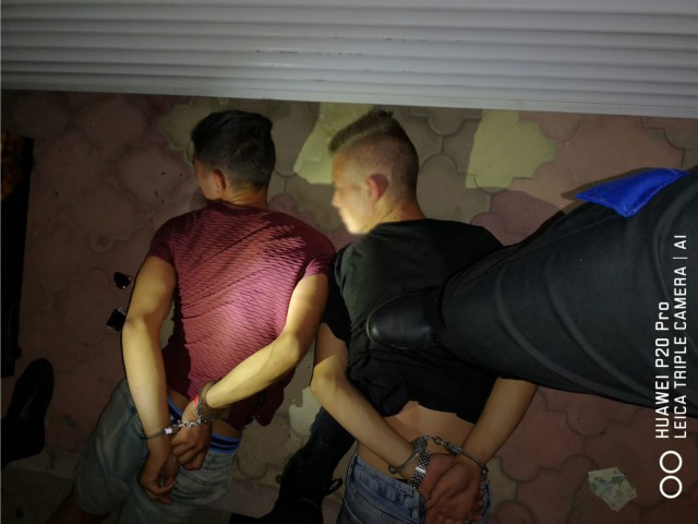 Prinși de echipajele ZIP Escort, în timp ce încercau să fure dintr-un magazin din Mamaia! VIDEO