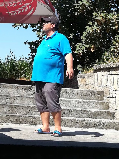 MINORI 'disciplinaţi' de patron cu bătaia?! Clienţii unei terase, relatare REVOLTĂTOARE!