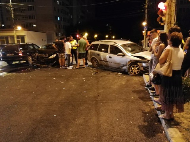 VIDEO. Ce spune Poliția Rutieră despre accidentul de pe Tomis, în care două mașini s-au făcut praf
