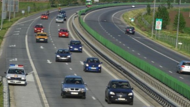 Restricţii de circulaţie vineri şi sâmbătă pentru vehiculele mari, pe Autostrada Soarelui şi Valea Oltului