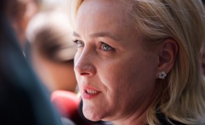Carmen Dan spune cine sunt AGRESORII din Piața Victoriei: Persoane cunoscute ca făcând parte din galeriile de fotbal