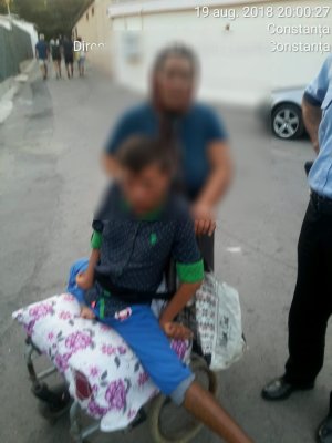 'Filantropica' de Constanţa. Persoană cu dizabilităţi, folosită pentru cerşetorie în Satul de Vacanţă!