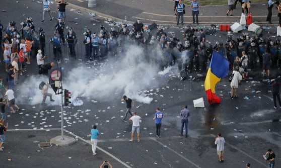 Asociațiile de români din Europa se delimitează de violențele de la protest!