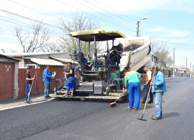 Cine asfaltează asfaltează străzile din Hârșova