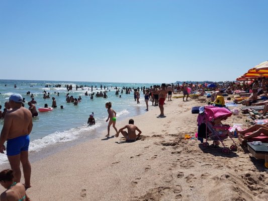 Doi ‘turişti’ au furat rucsacul unei femei de pe plaja din Mamaia