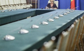 Oamenii lui Băsescu îi fac pomelnicul Vioricăi Dăncilă: cum arată naufragiul unei guvernări