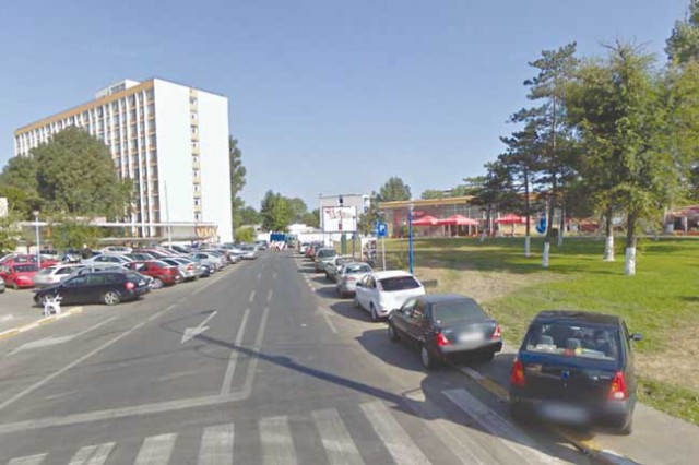 Arde o mașină în stațiunea Mamaia