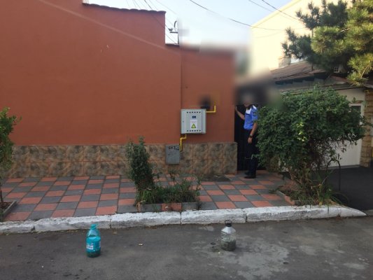 LEGEA JUNGLEI. Constănţenii care şi-au marcat locurile de parcare cu BIDOANE, AMENDAŢI!