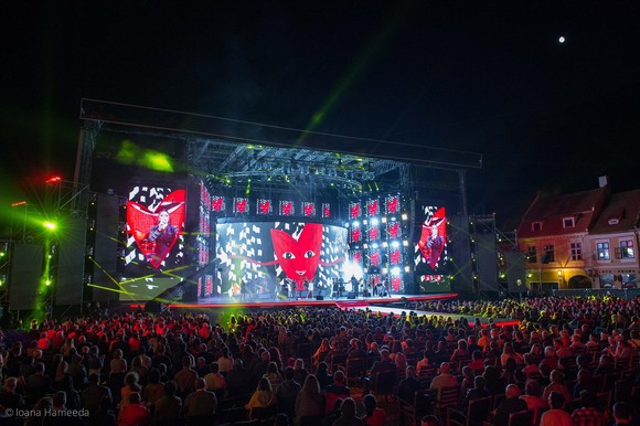 Festivalul Cerbul de Aur: 12 artişti din zece ţări concurează pentru Marele Trofeu