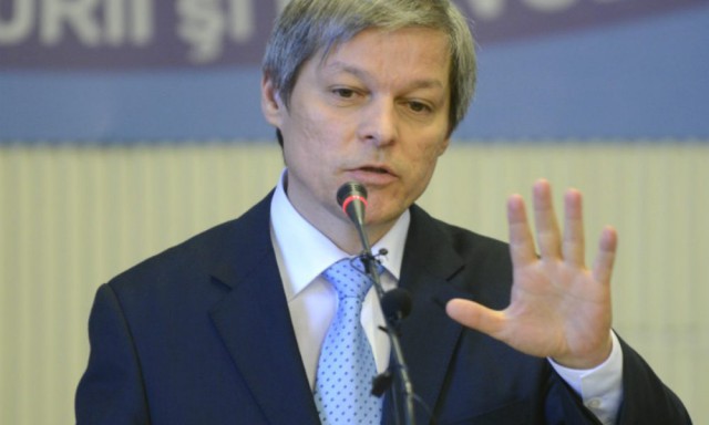 Se coace o alianță politică: Dacian Cioloș și liderul USR, negocieri pentru viitoarele alegeri