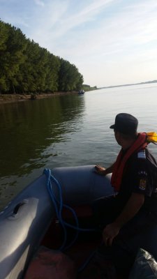 Polițiștii de frontieră au intervenit în sprijinul unui bărbat cu probleme medicale aflat la pescuit pe Dunăre
