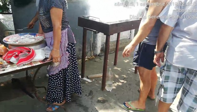 Incredibil! S-au întins la picnic și grătare pe un bulevard din Constanța! VIDEO