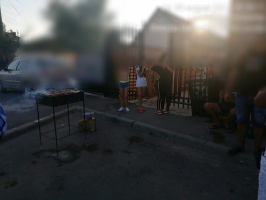 AMENZI ca DAR DE NUNTĂ. Petrecerea ţiganilor de pe Semănătorului, întreruptă de poliţiştii locali!