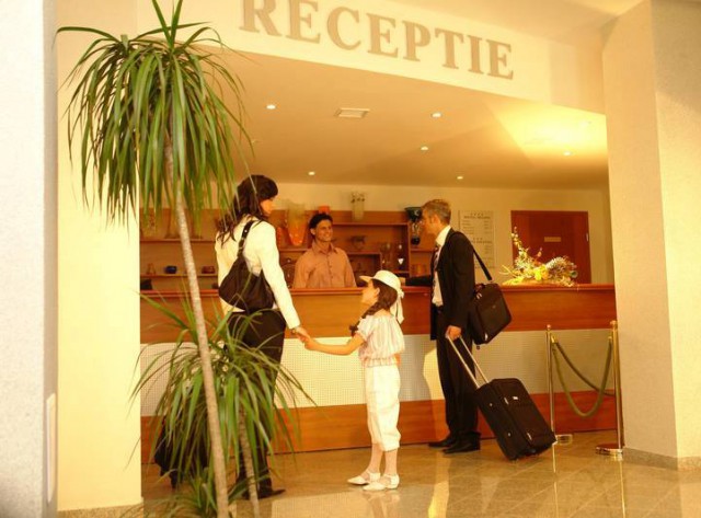 Hotelieri: Numărul turiştilor israelieni în România riscă să scadă după ce jandarmii au agresat patru dintre aceştia