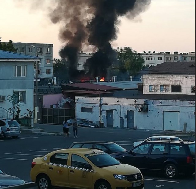 VIDEO. ALERTĂ în Năvodari: un incendiu a cuprins un garaj!