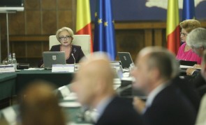 Viorica Dăncilă, Lia Olguța Vasilescu și Eugen Teodorovici au DECRETAT: Se reintroduce salariul minim diferențiat în funcție de studii și vechime