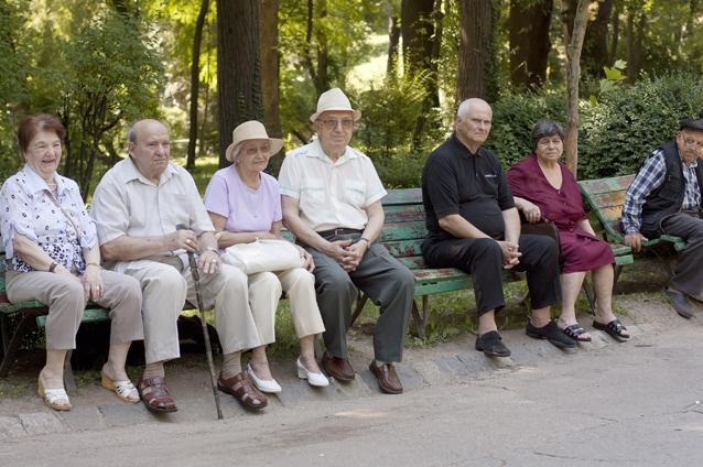 Numărul mediu de pensionari a scăzut cu 21.000 persoane în T2; în Teleorman sunt 16 pensionari la 10 salariaţi iar în Bucureşti 5 la 10