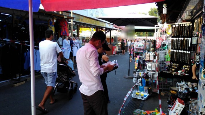 Comercianţii din Satul de Vacanţă, AMENDAŢI! Iată ce au găsit poliţiştii locali la faţa locului! VIDEO