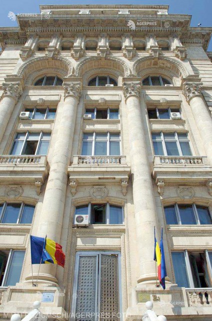 CCR discută pe 17 septembrie propunerea de revizuire a Constituţiei în privinţa familiei