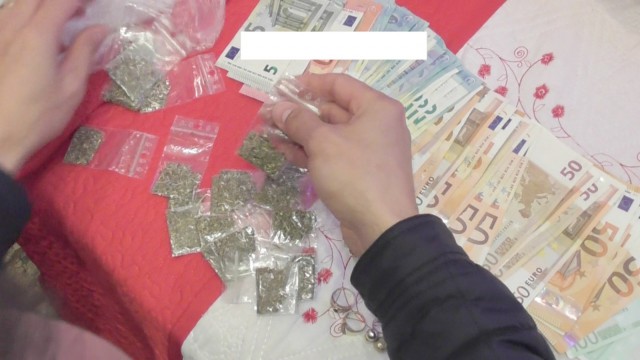 Doi traficanți de droguri, la un pas de a scăpa de arestul la domiciliu