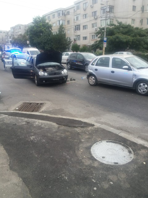 Carambol în zona Km 5: o persoană a ajuns la spital!