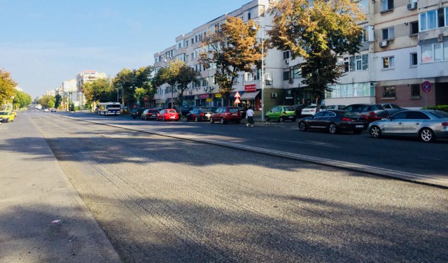 Constănțenii, rugați să nu parcheze pe B-dul Tomis. SE ASFALTEAZĂ!