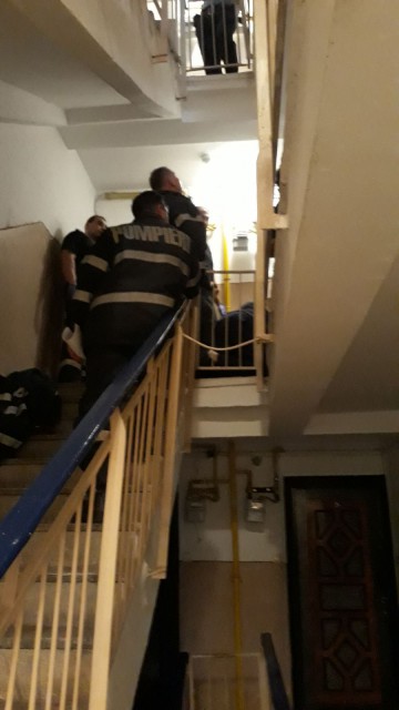 ANCHETĂ în FALEZĂ NORD! Un bărbat a MURIT după ce a căzut între etaje, pe casa scării!
