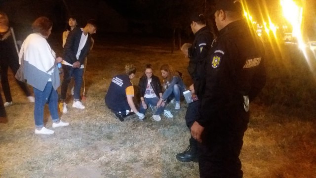 La un pas de tragedie! O adolescentă a căzut într-o groapă, în zona Termele Romane! VIDEO
