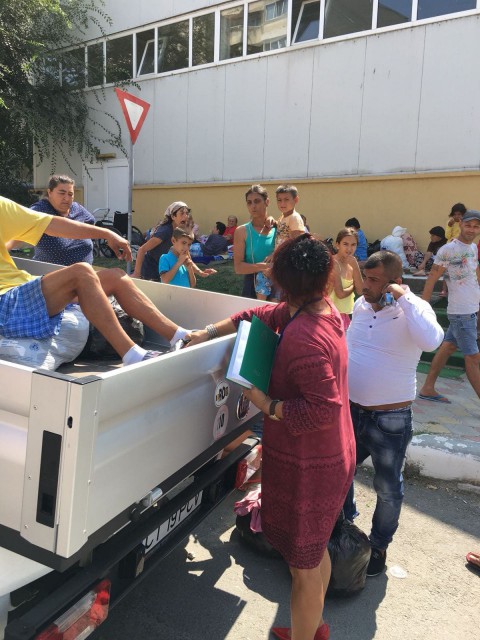 Campanie de strângere de alimente, îmbrăcăminte şi rechizite, la Cernavodă