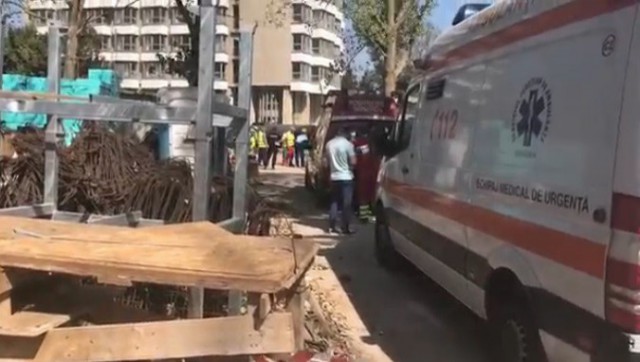 CUMPLIT! Accident de muncă MORTAL la hotelul SRI din Olimp: un muncitor a căzut de la etaj şi s-a înfipt într-un ţăruş!