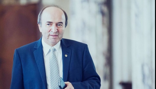 Parchetul General a deschis dosar penal după ce Tudorel Toader a devenit notar public