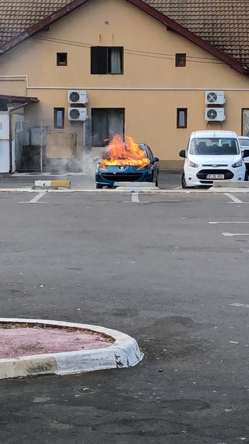 O mașină a luat FOC în Mamaia! VIDEO