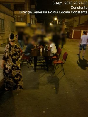 DEZMĂȚ în Piaţa Chiliei! S-au întins la grătare şi petreceri în stradă!