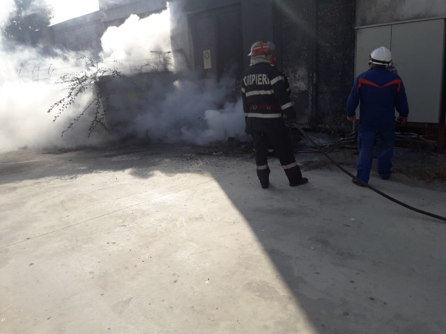 Incendiu la Valu lui Traian. Pompierii au intervenit!