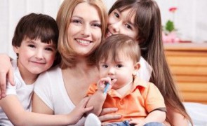 Eroare URIAȘĂ: statul a tăiat indemnizațiile mamelor