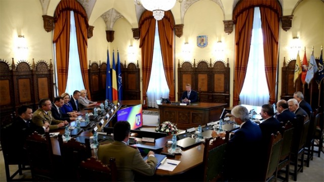 Iohannis: Am suspendat şedinţa CSAT. Aştept guvernul să renunţe la tăierile din bugetele instituţiilor de siguranţă naţională