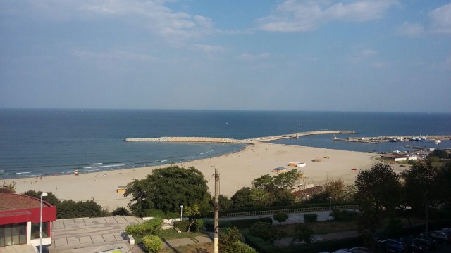 Weekend cu soare pe litoral: zeci de persoane și-au întins prosopul pe plajele din Constanța!